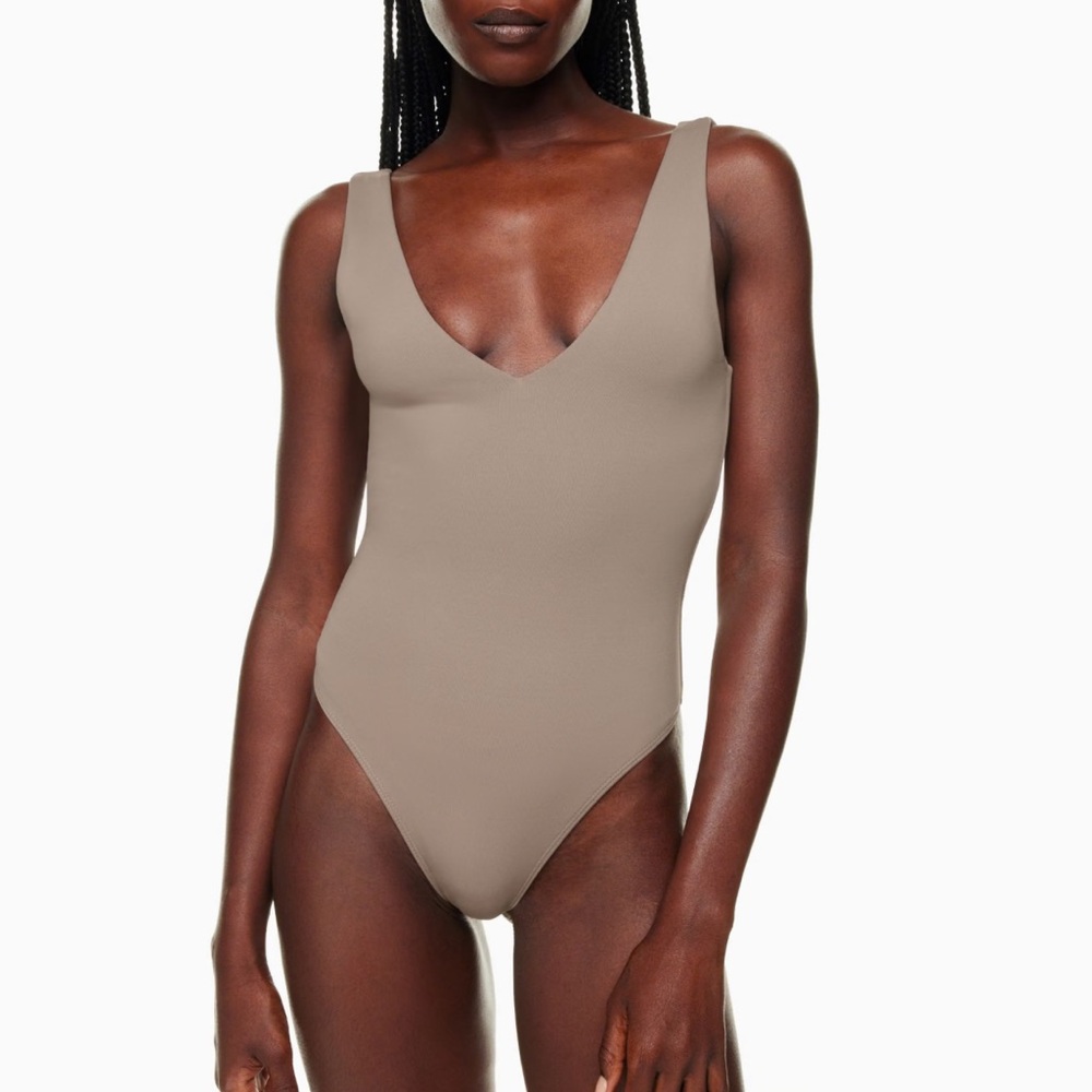 Babaton Countour Deep V Bodysuit